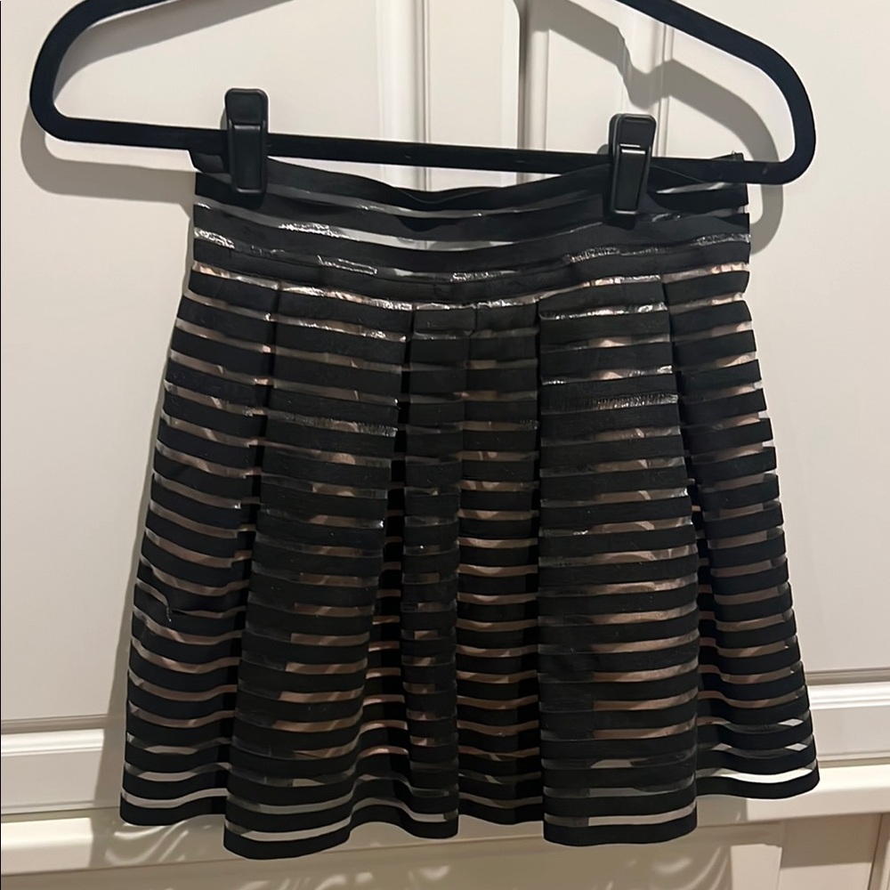 Forever 21 Black & Gold Pleated Mini Skirt - Picture 5 of 7